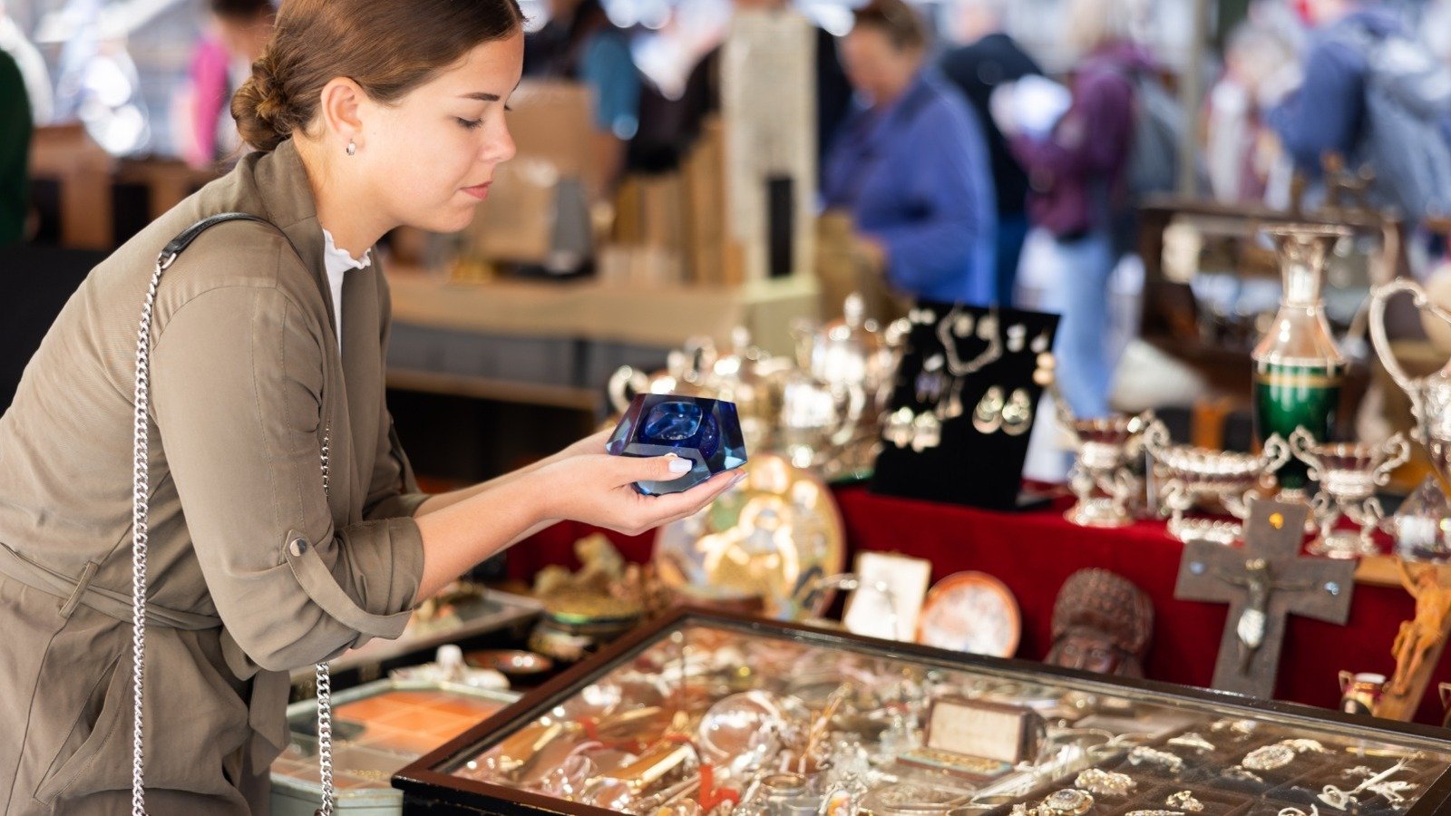 5 Cool Gadgets And Electronics You Should Always Look For At A Flea Market