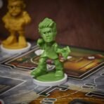 Hasbro Gaming Clue Junior Board Game for Kids Ages 5 and Up, Case of The Broken Toy, Classic Mystery Game for 2-6 Players - Image 4